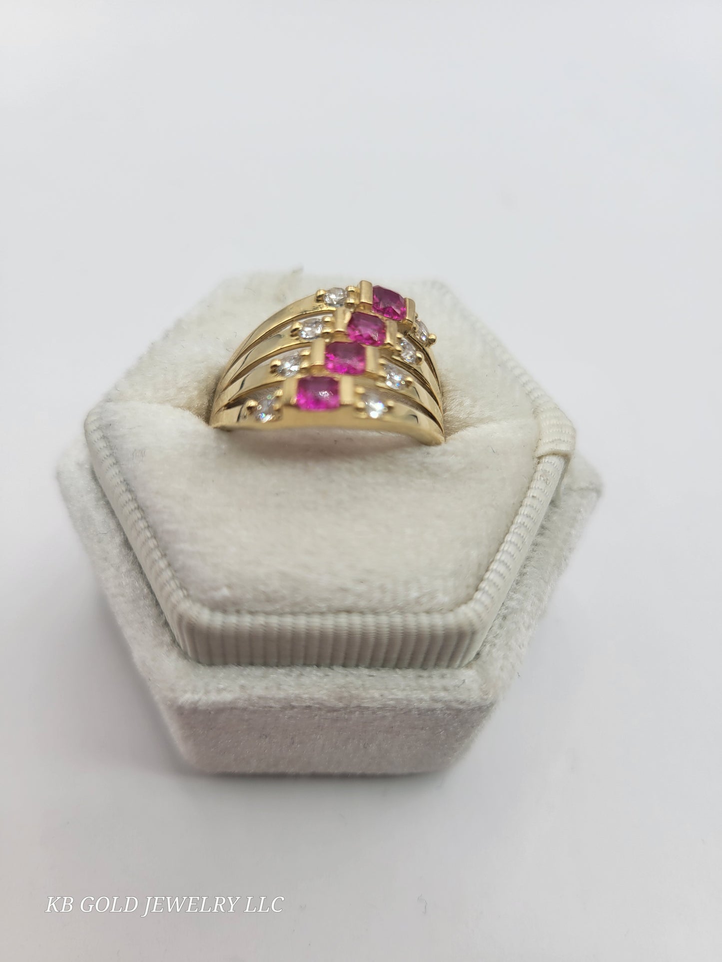 10K Gold Ring. 4 Stones. Size 7. CZ Stone