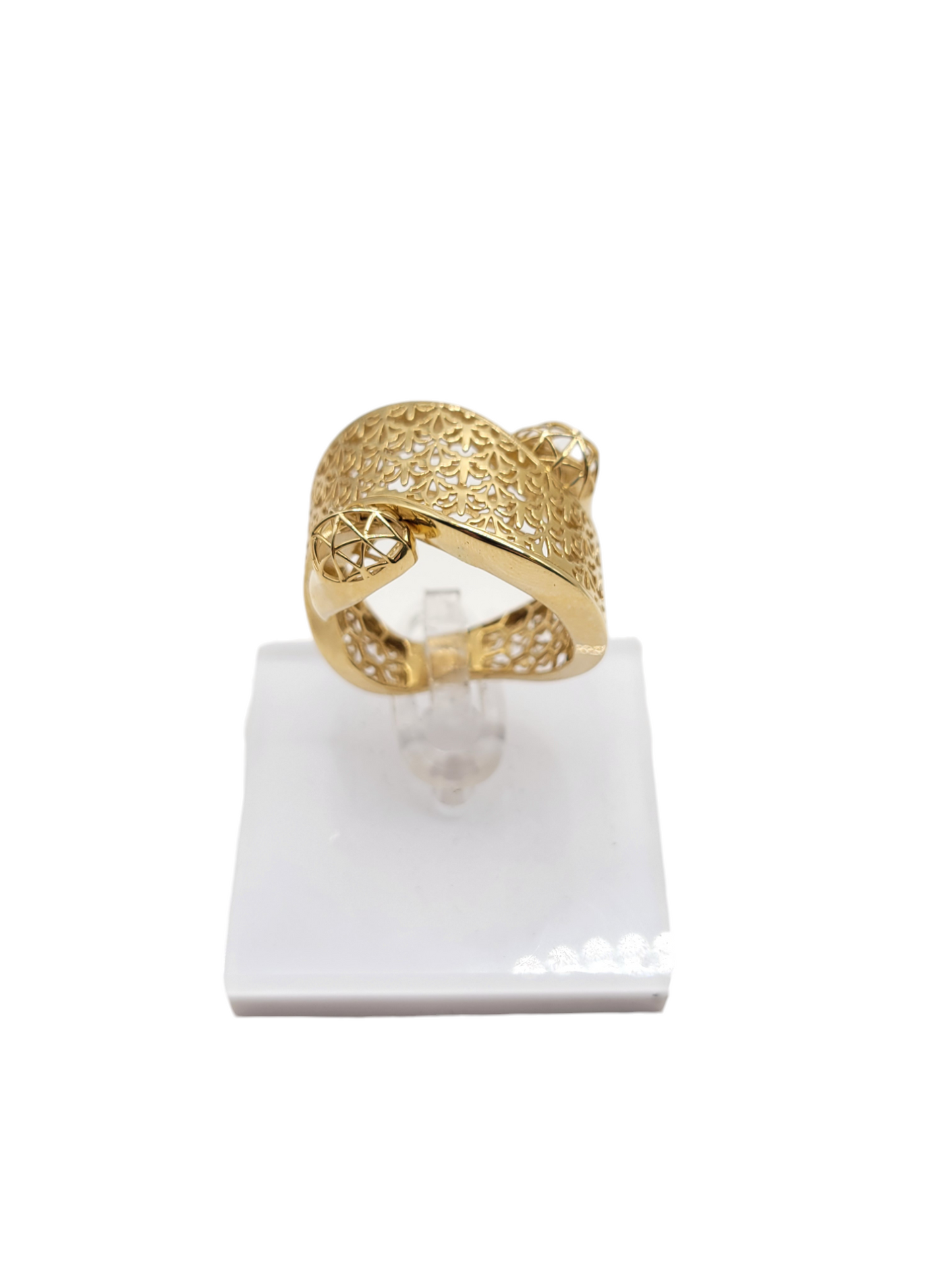 14K gold ring. parchment. Size 8