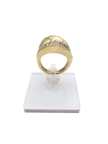 14K gold ring. CZ stone center lines. Size 8.5