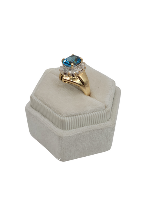 10k gold ring size 5 center stone Aquamarine