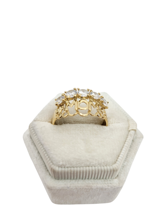 10K gold ring, mom white stones. Size 9 , piedra CZ