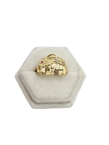 10K Gold Ring, Elephant. Size 7. Stone