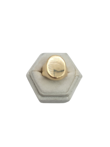 14K gold ring. smooth oval. Size 9.