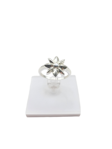 925 silver ring. Flower. Size 7.5