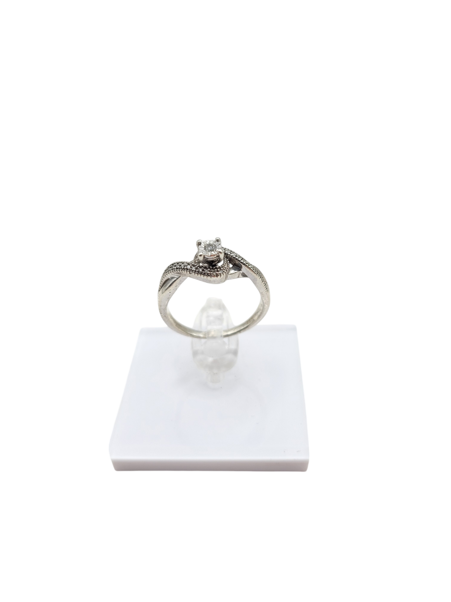 925 silver engagement ring. Real diamond. ctw 0.05. Size 7