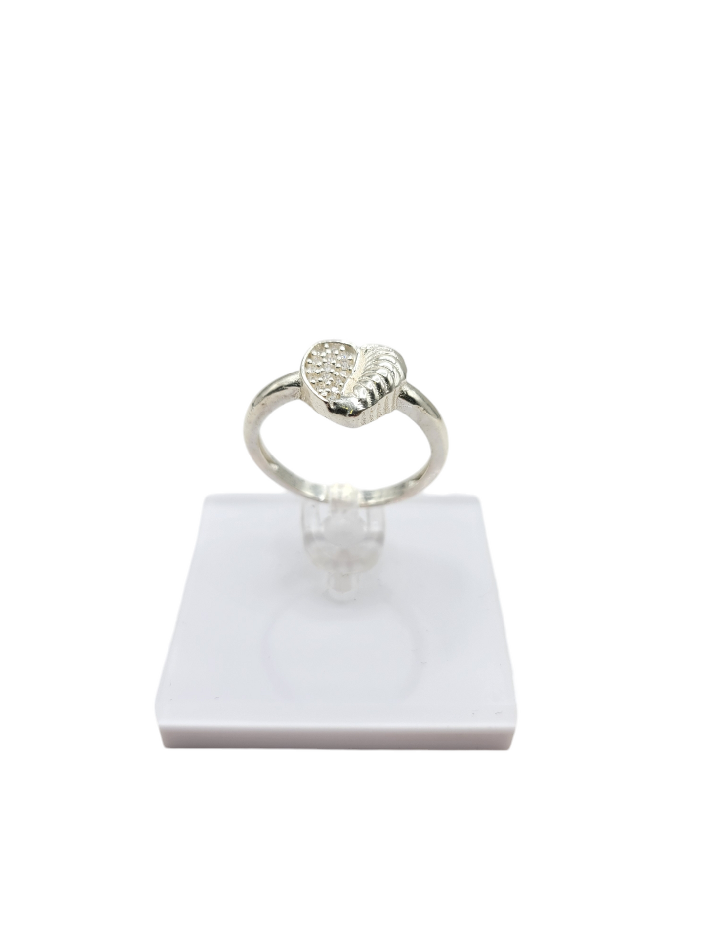 925 silver ring. Heart. Size 7.5. CZ stone.