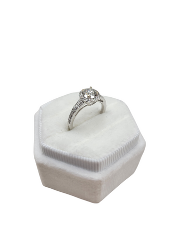 18K white gold ring. 0.60ctw real diamonds. Size 6
