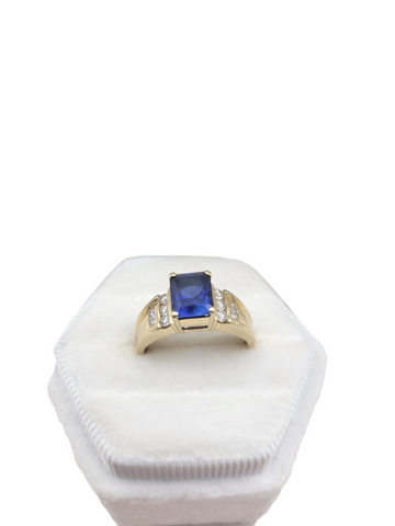 14K gold ring. Blue CZ stone. Size 7