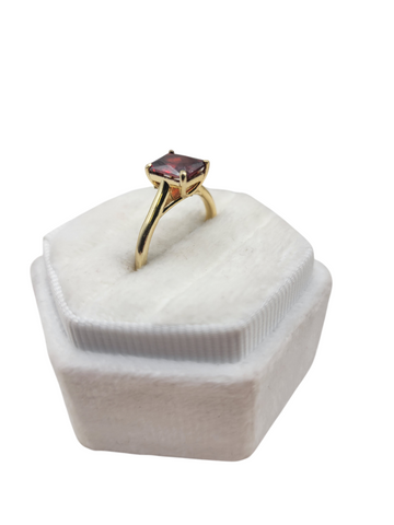 10K gold ring. Red CZ stone . Size 6.5