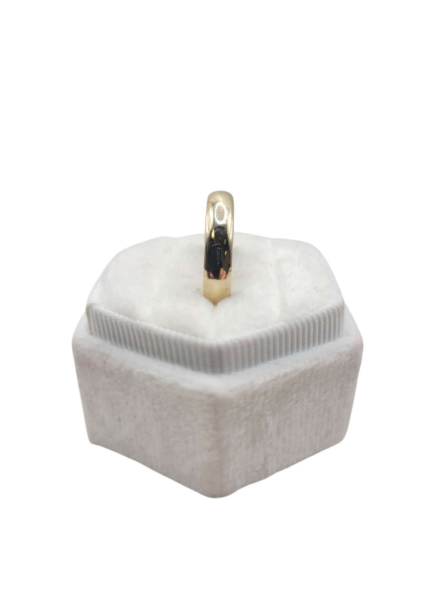 10K gold band ring. size 5