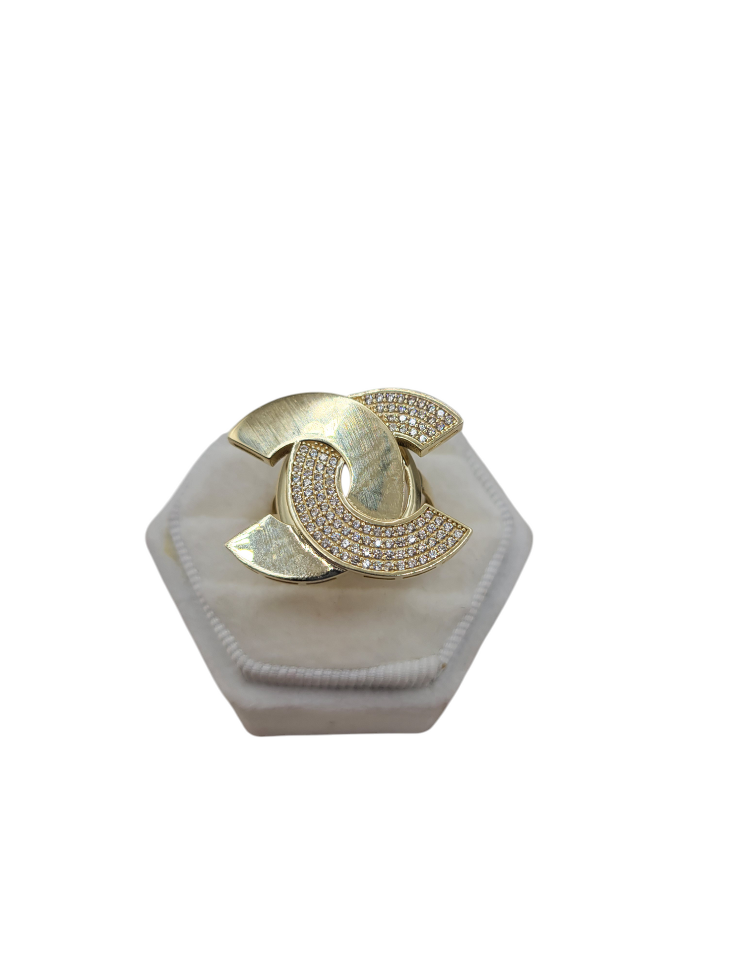 10K gold ring. CC. Size 7.5
