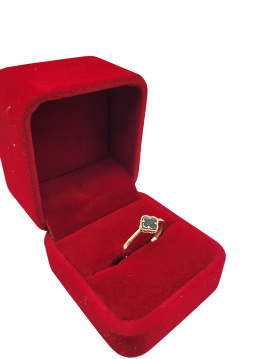 10K gold ring. Small black flower. Size 7.5