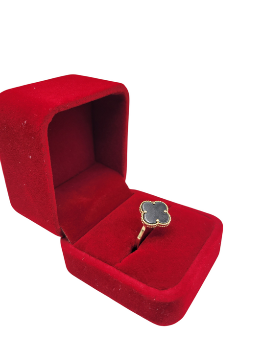 10K gold ring. Black flower. Size 7.5