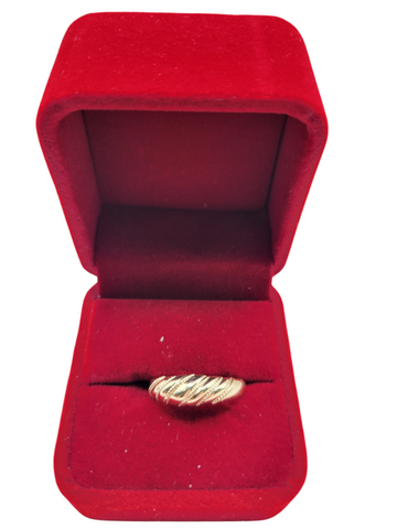 10K gold ring knots. Size 7.