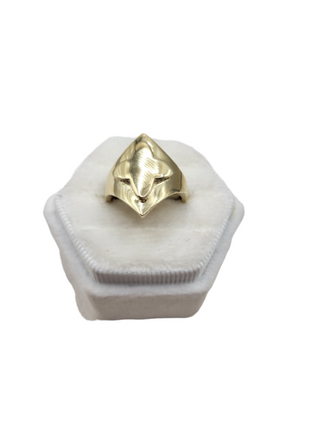 10K gold ring. Walnut shape with flower. Size 6.5