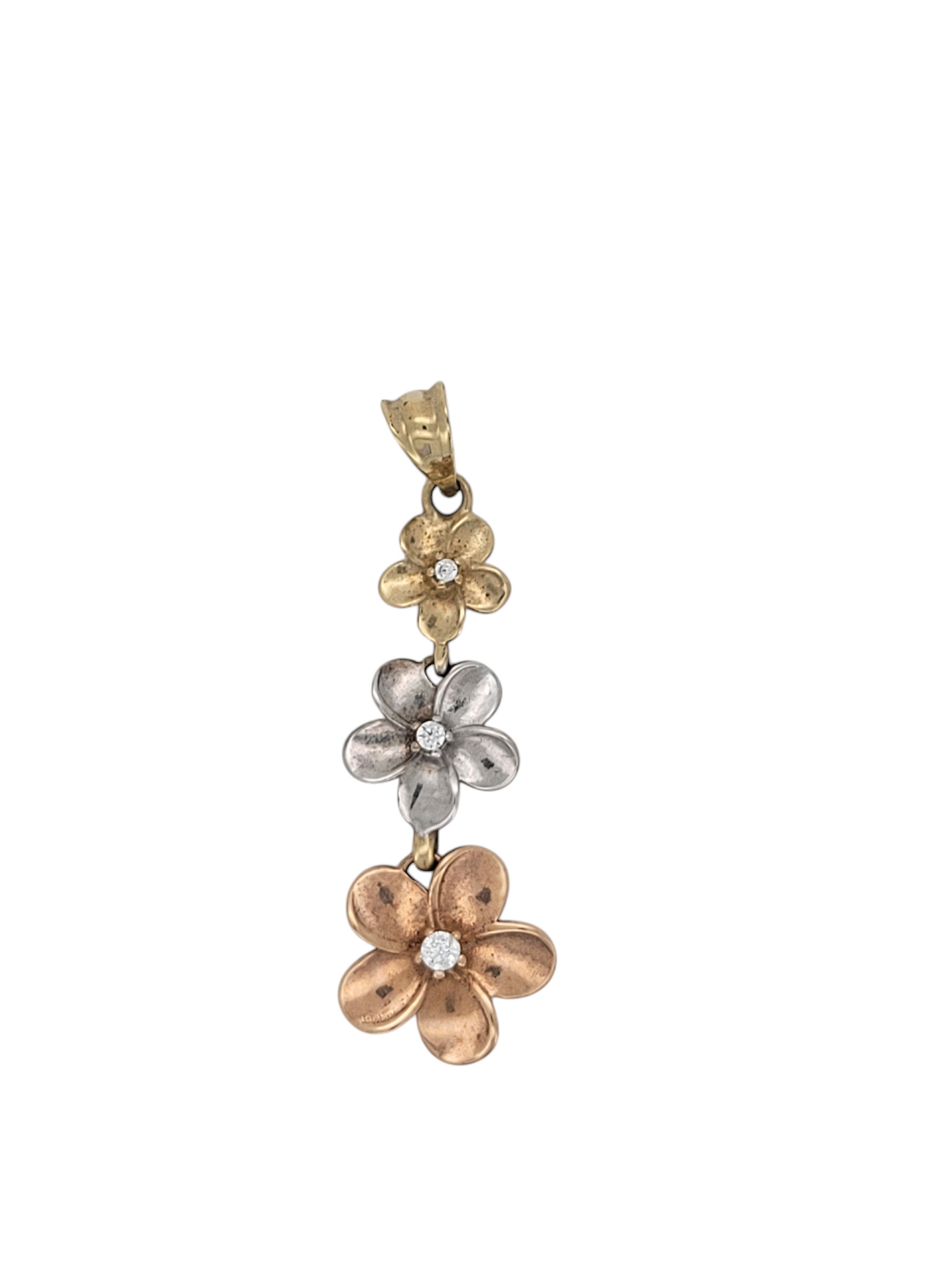 10K gold pendant. Three-colored flowers.