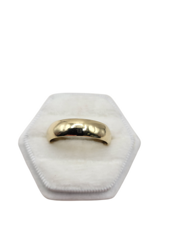 14K gold ring. Wedding band. Size 12.5
