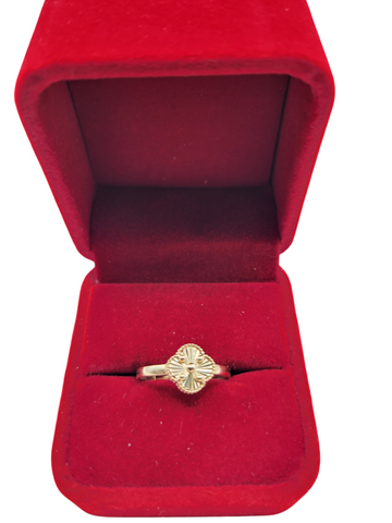 14K gold ring. cloverleaf Size 7