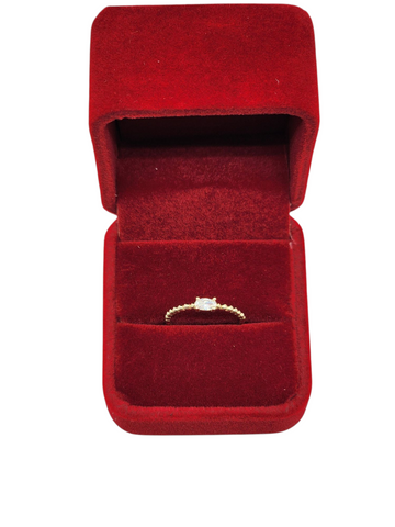 10k gold ring with oval CZ stone. Size 6.5