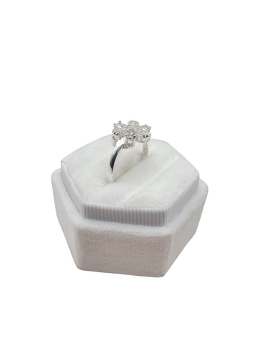 925 silver ring. CZ stone flower. Size 8.5