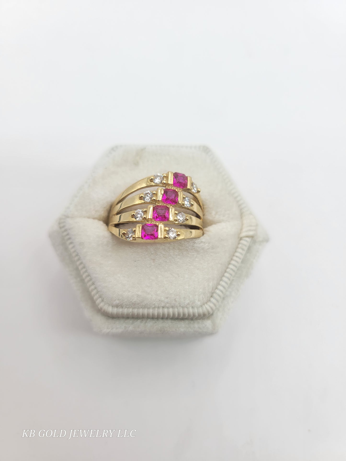 10K Gold Ring. 4 Stones. Size 7. CZ Stone