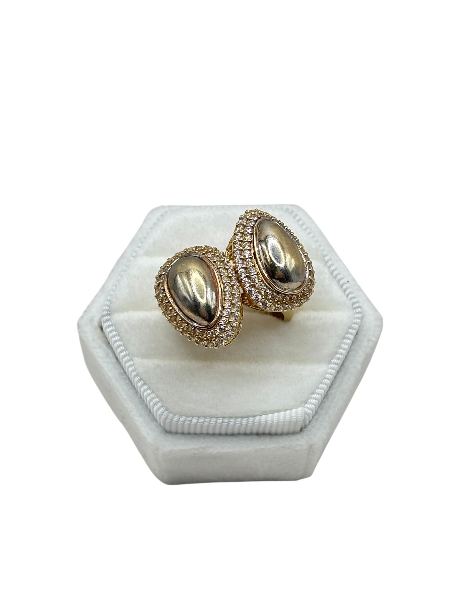 14k ring with cz stones size 8.5