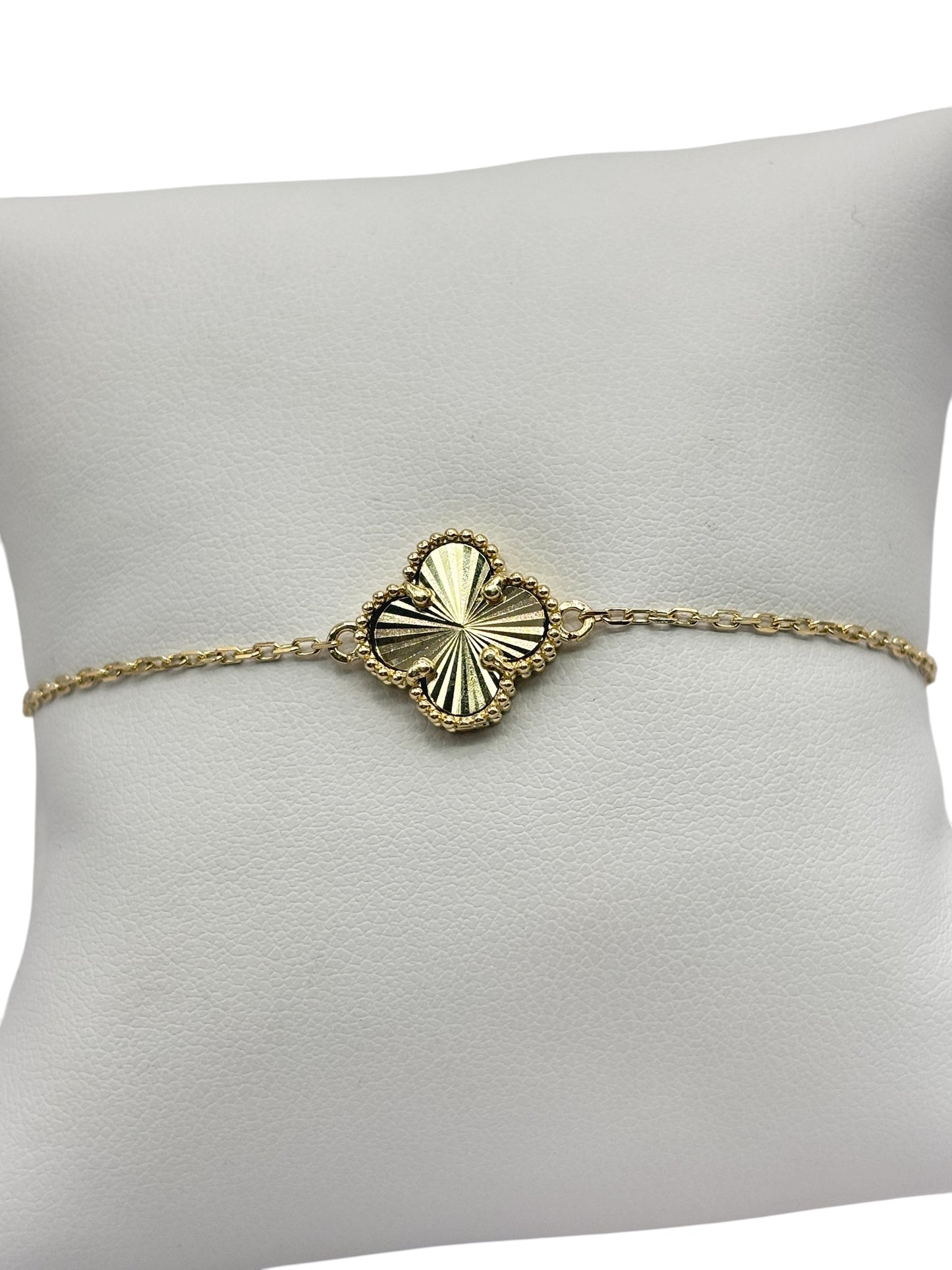 10k Gold bracelet of clover 8in 1.2mm