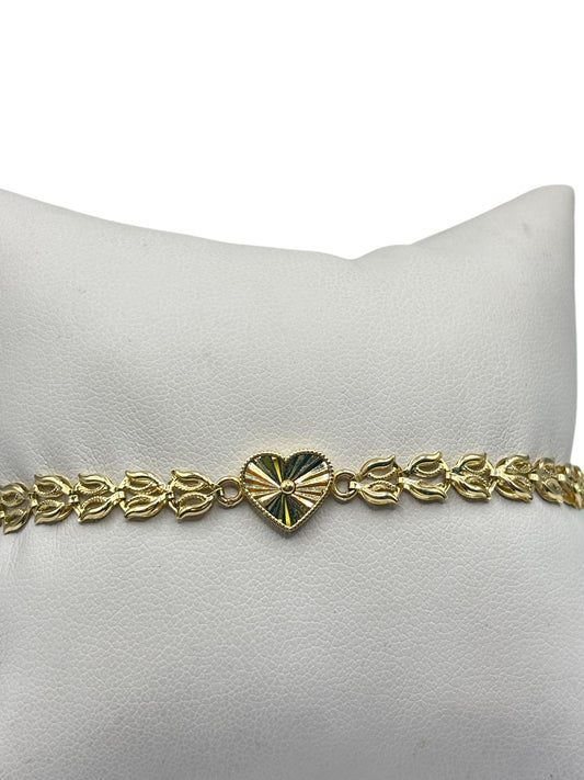 10k gold bracelet of heart and leaf-shaped links 8in