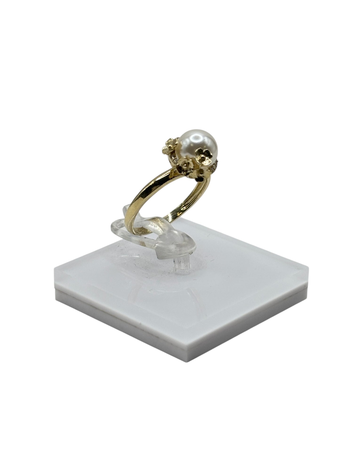 10k pearl ring with flowers size 6.5