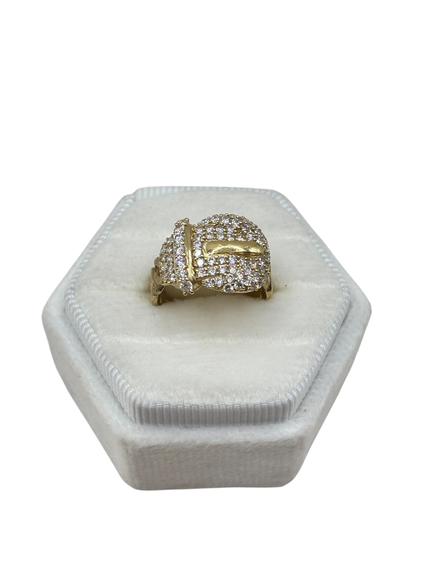 10k gold ring with cz stones size 6.5