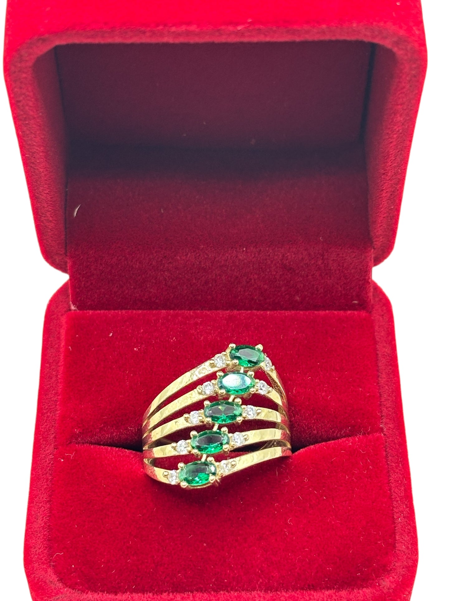 10k gold ring with cz stones size 6.5