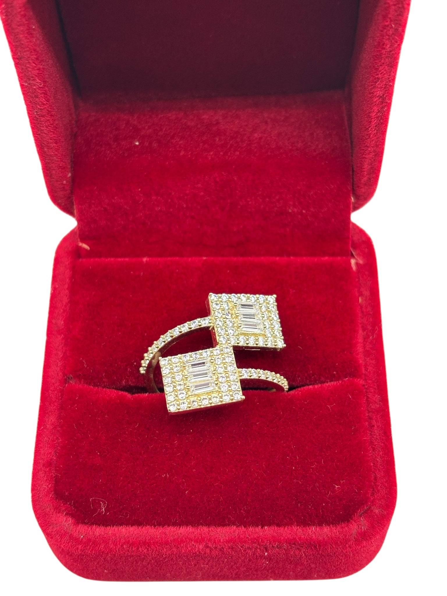 10k gold ring of squares with cz stones .size 7.5