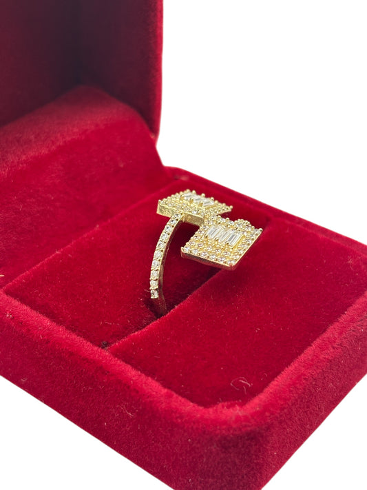 10k gold ring of squares with cz stones .size 7.5