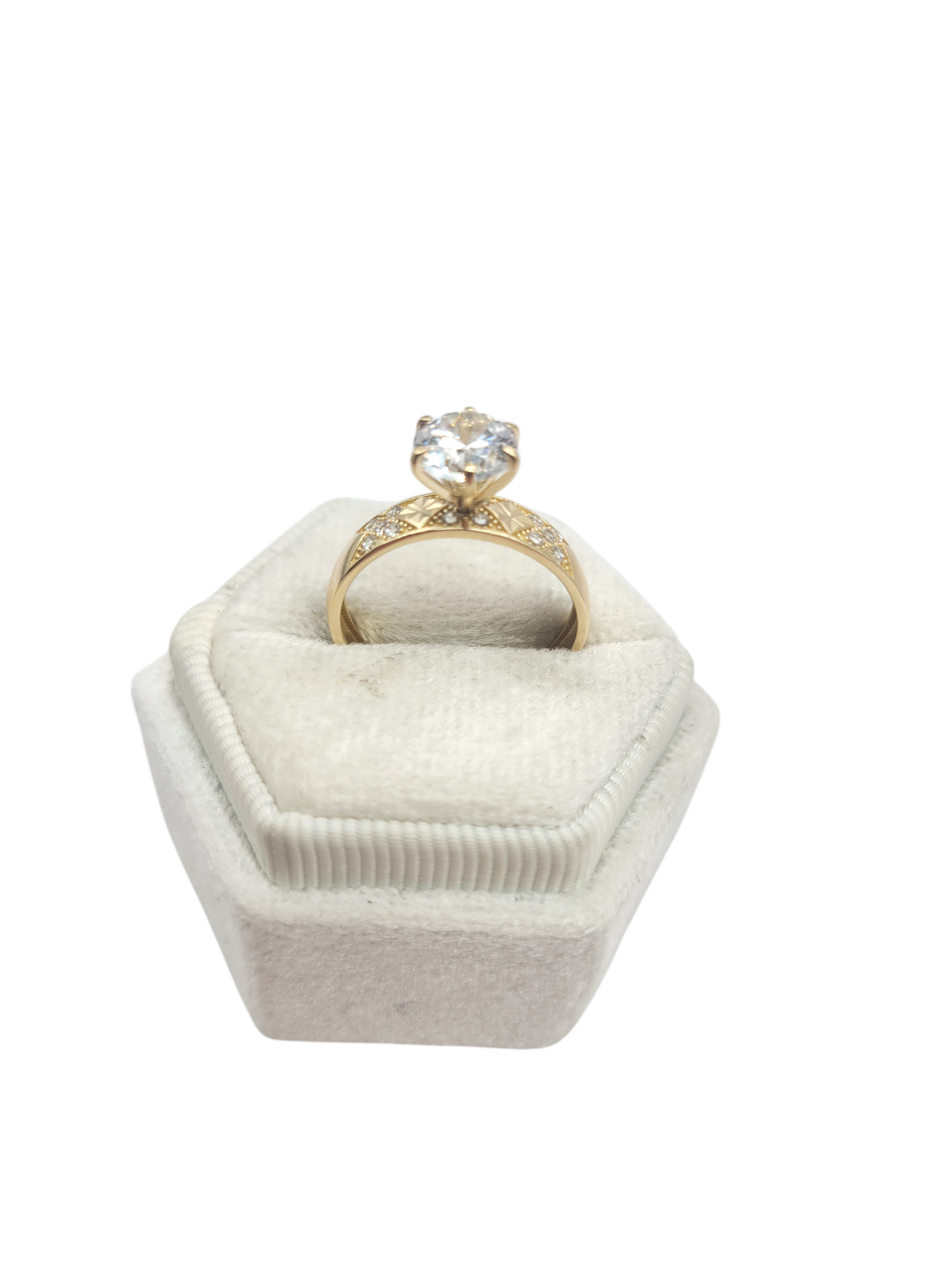 10K gold ring . engagement . CZ stone . Size 7.5