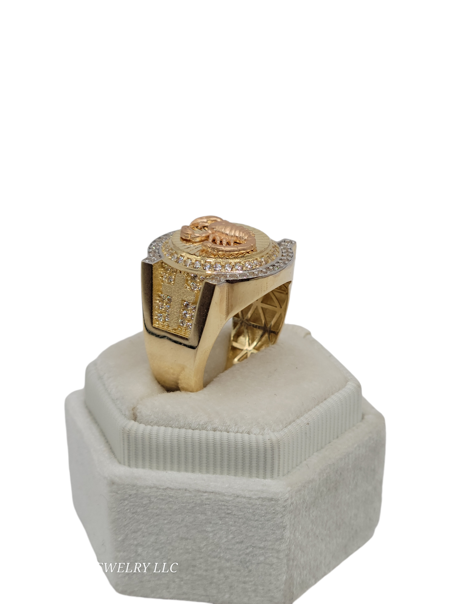 10k gold ring with CZ stones size 10