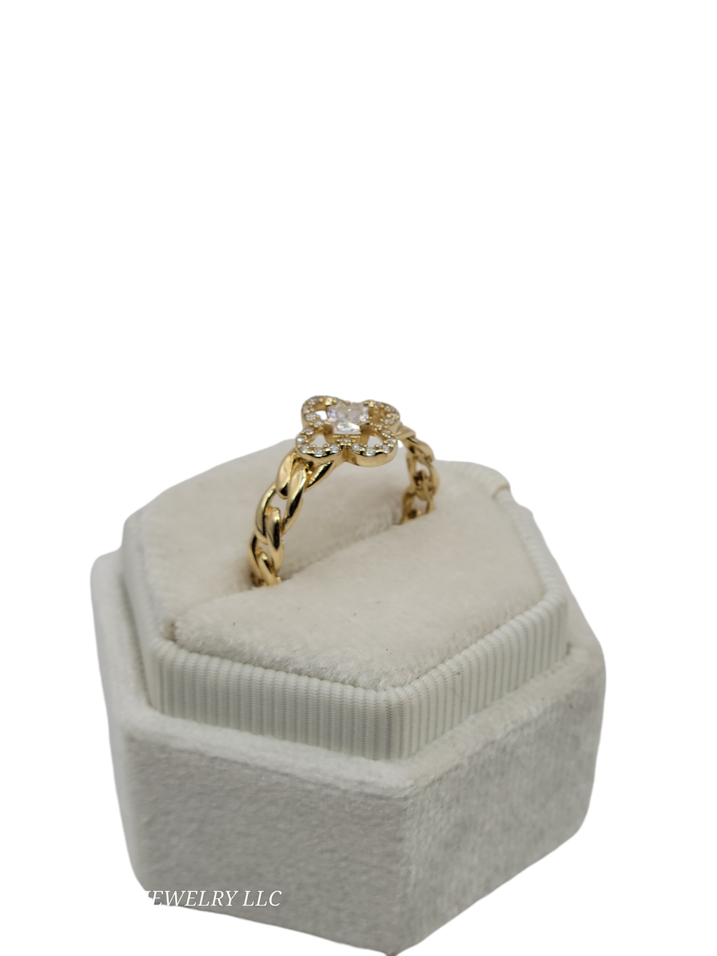 14k gold ring with CZ stones size 8