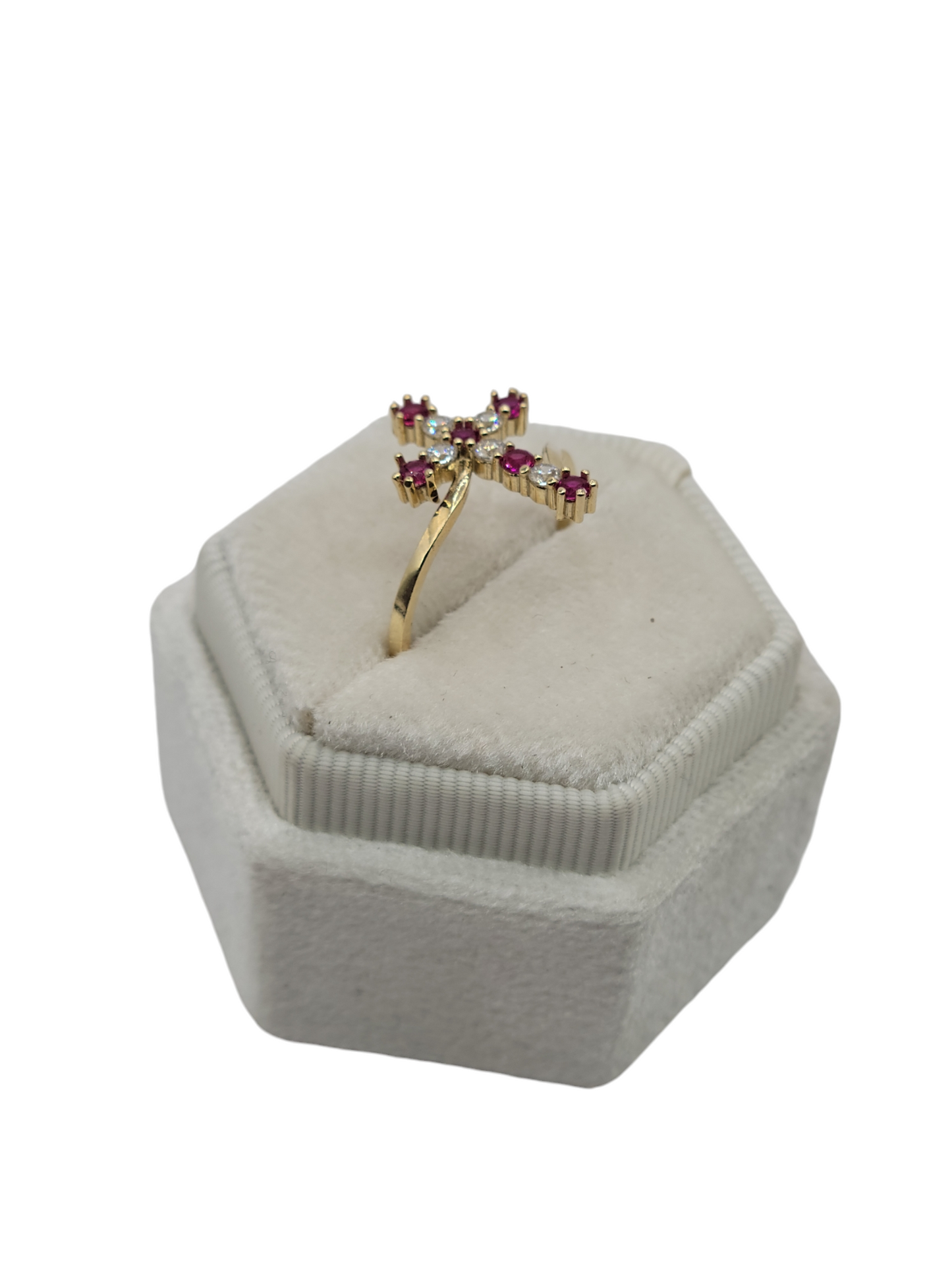 10k gold ring with CZ stones size 7