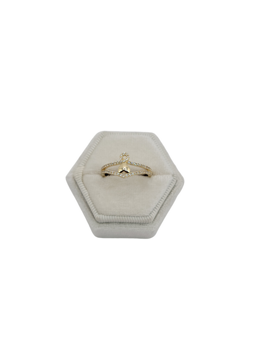 10k gold ring with CZ stones size 7