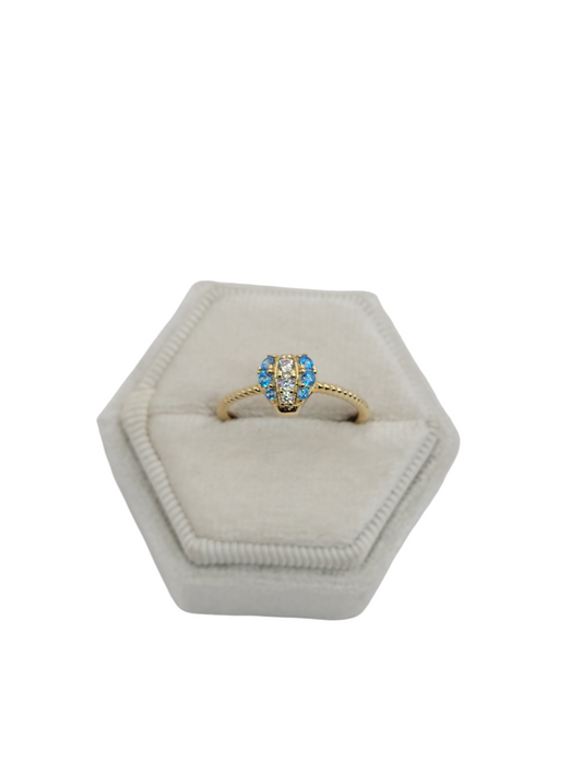 10k gold ring with CZ stones size 7