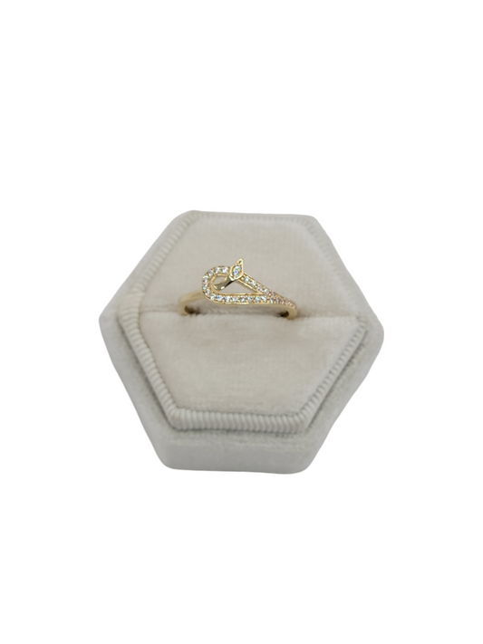 10k gold ring size 7 with CZ stones