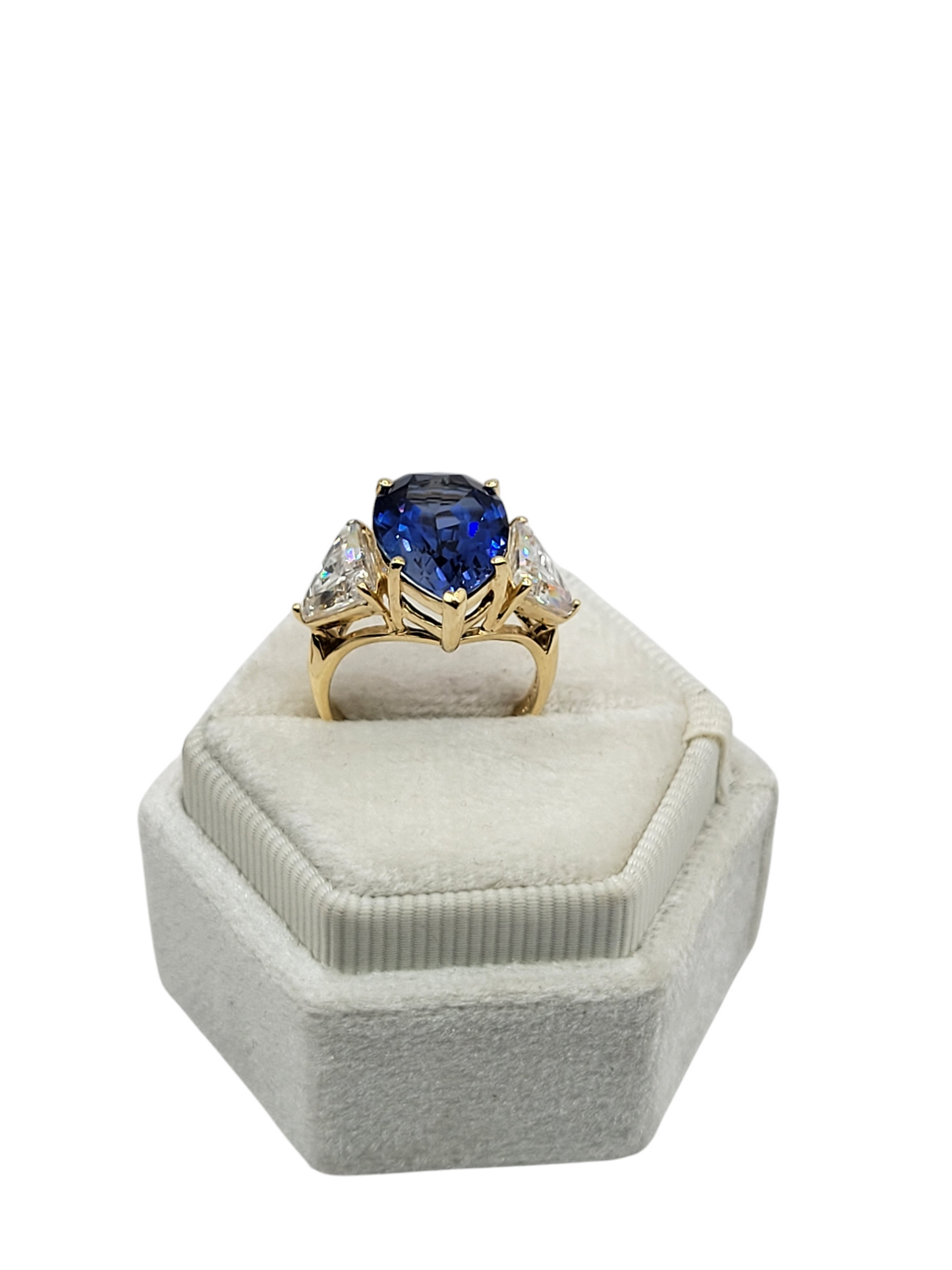 10k gold ring with CZ stones size 5