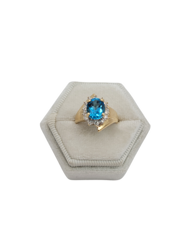 10k gold ring size 5 center stone Aquamarine
