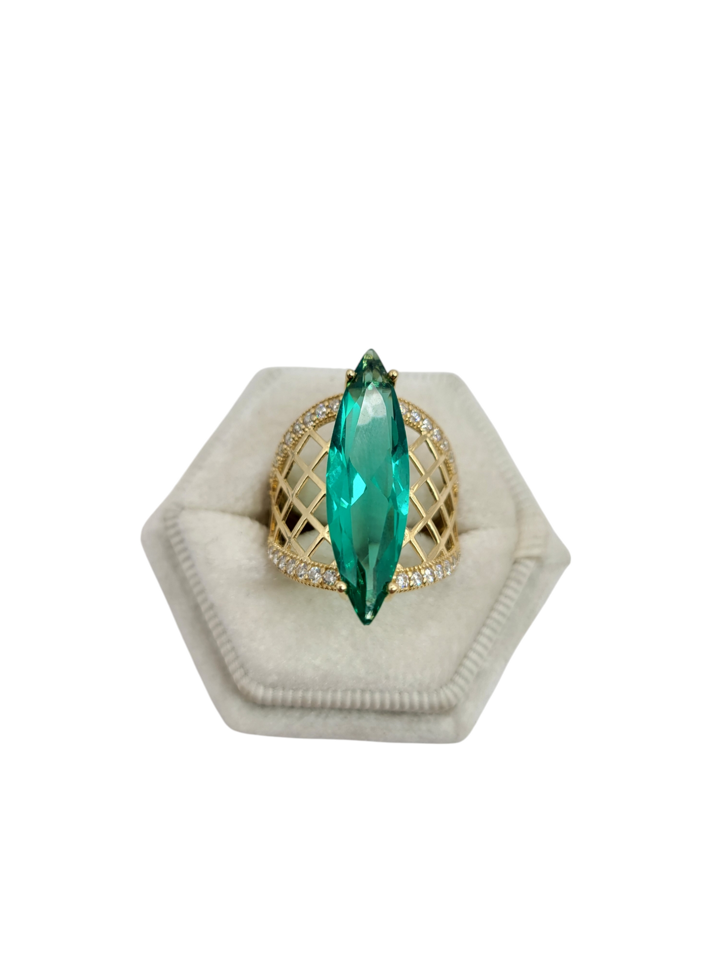 10K gold ring, green oval stone. Size 7. CZ stone