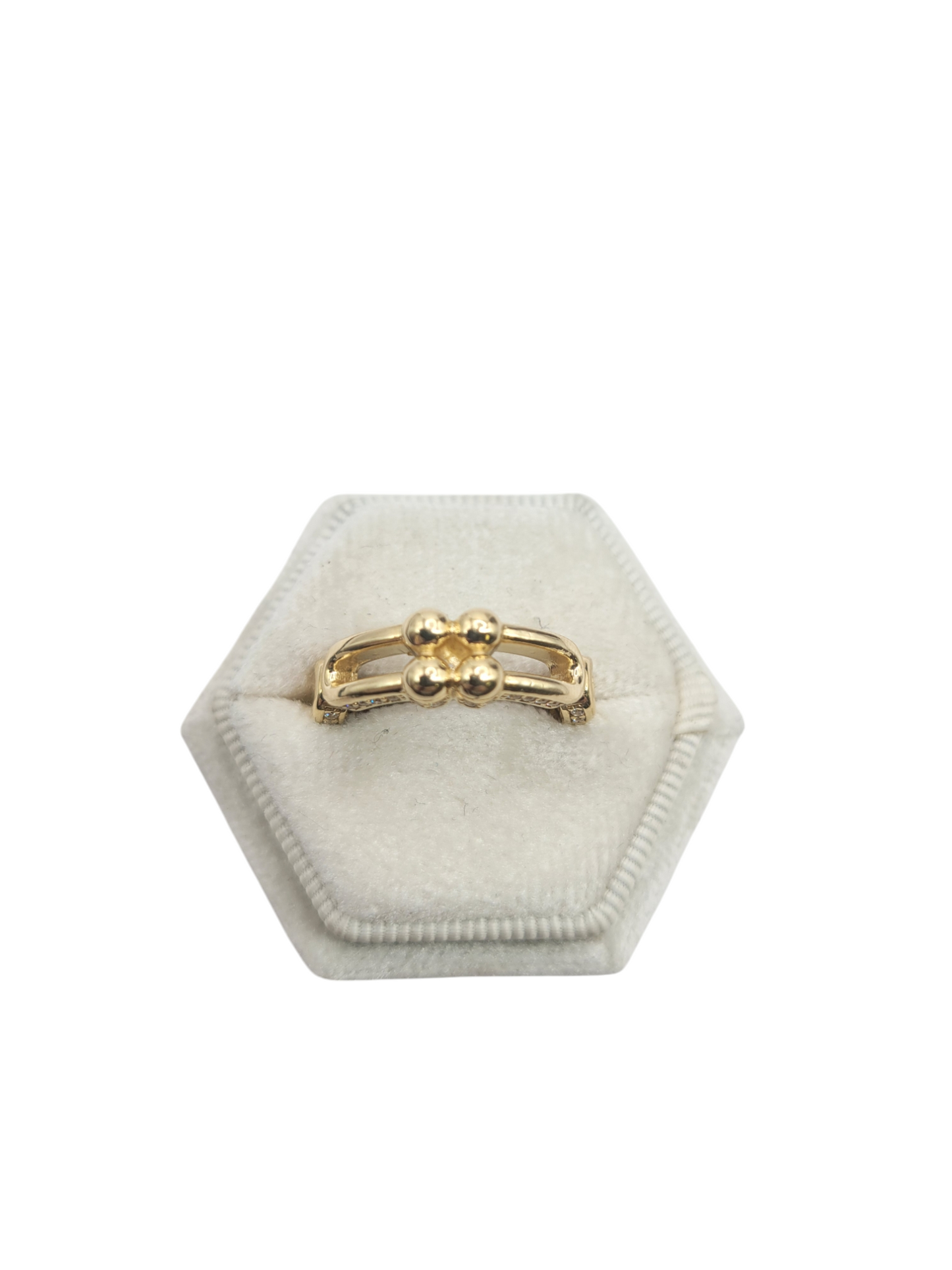 10K gold ring, 4 points. size 7.