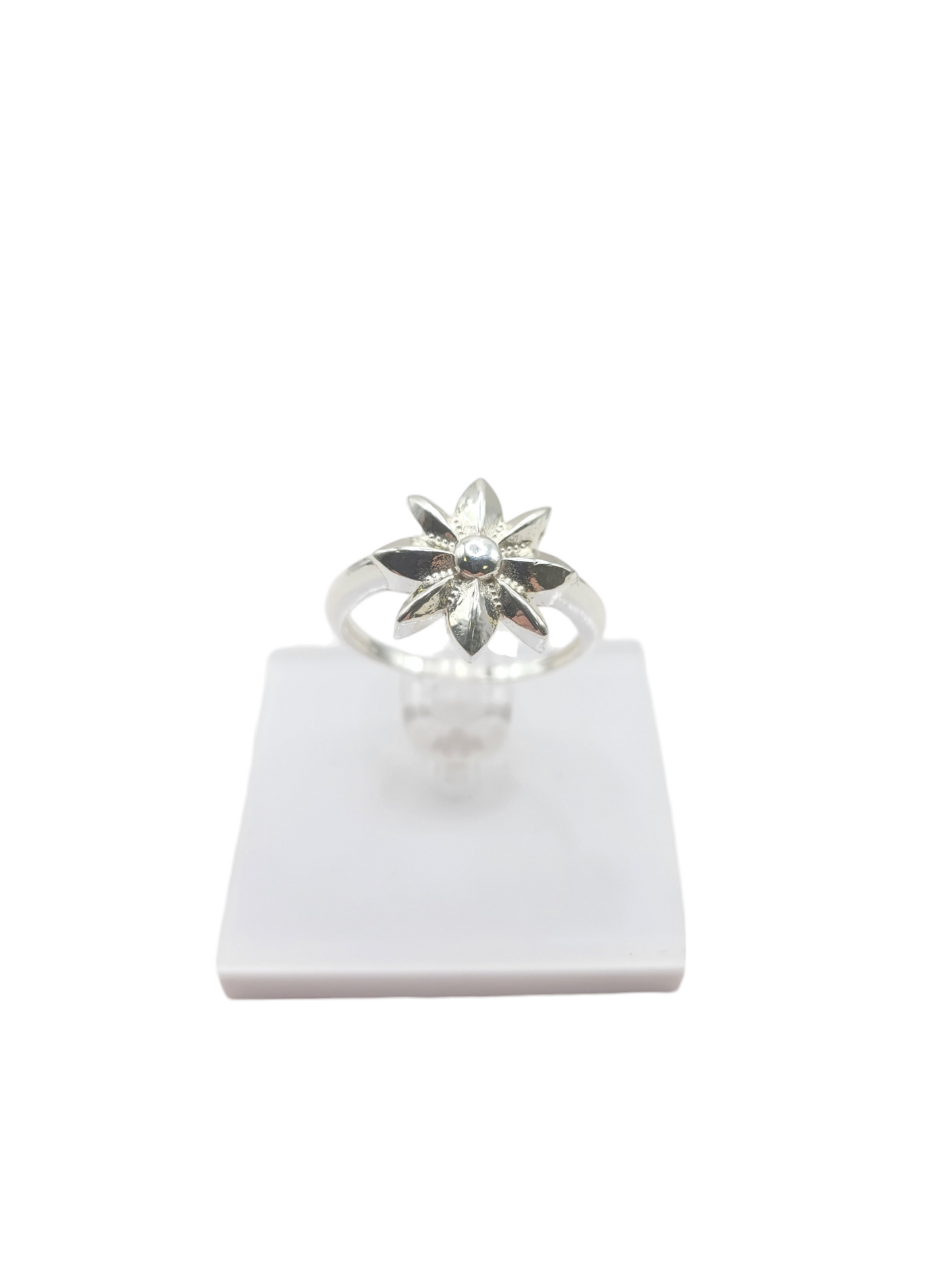 925 silver ring. Flower. Size 7.5
