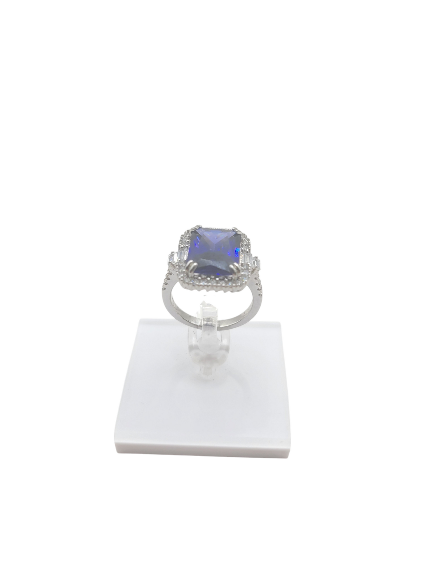 925 silver ring. Rectangular CZ stone