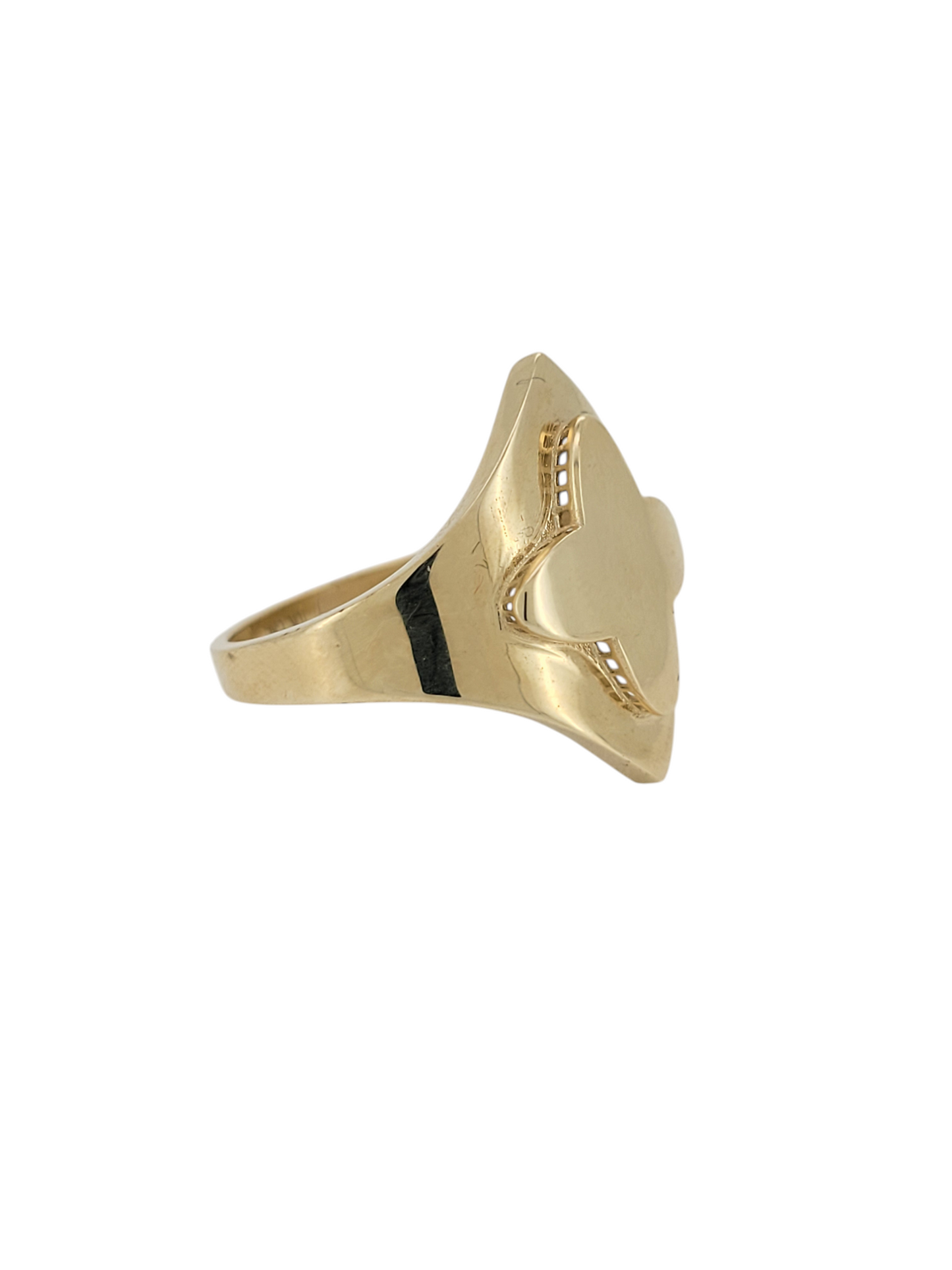 10K gold ring. Walnut shape with flower. Size 9