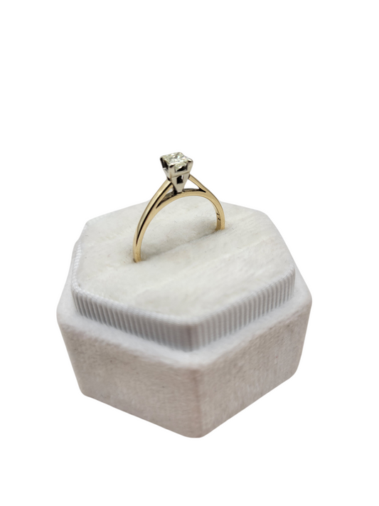 14K gold wedding ring. Size 8. 0.20 ctw real diamonds.
