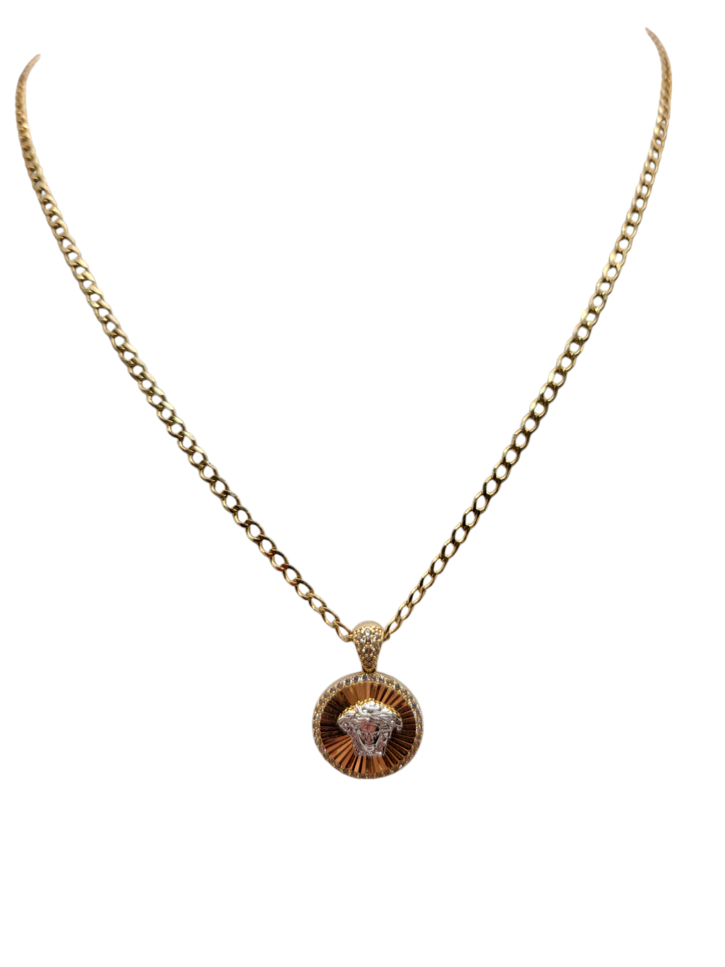 14K gold chain. Medusa pendant. 18in . 3mm