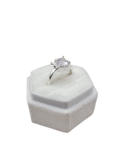 925 silver ring with white heart stone. Size 8.5